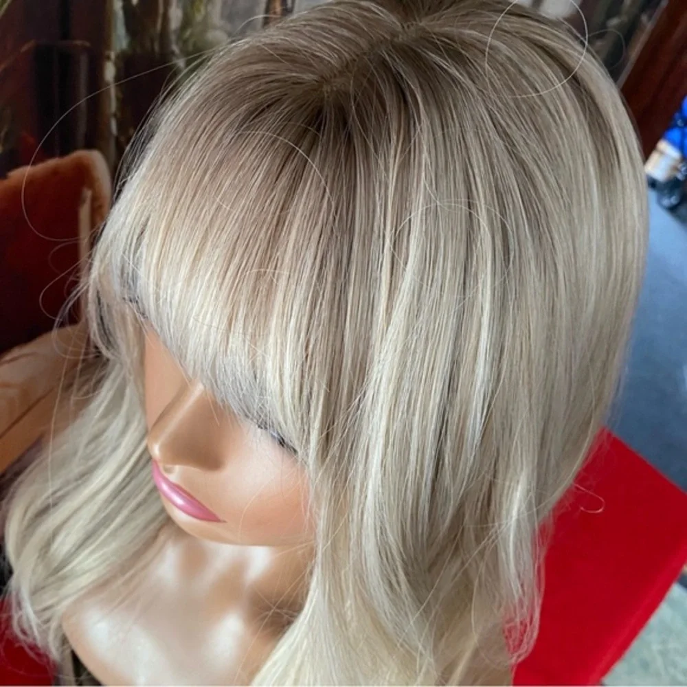 NEW IN Platinum whiteBlonde wig with ashy light roots